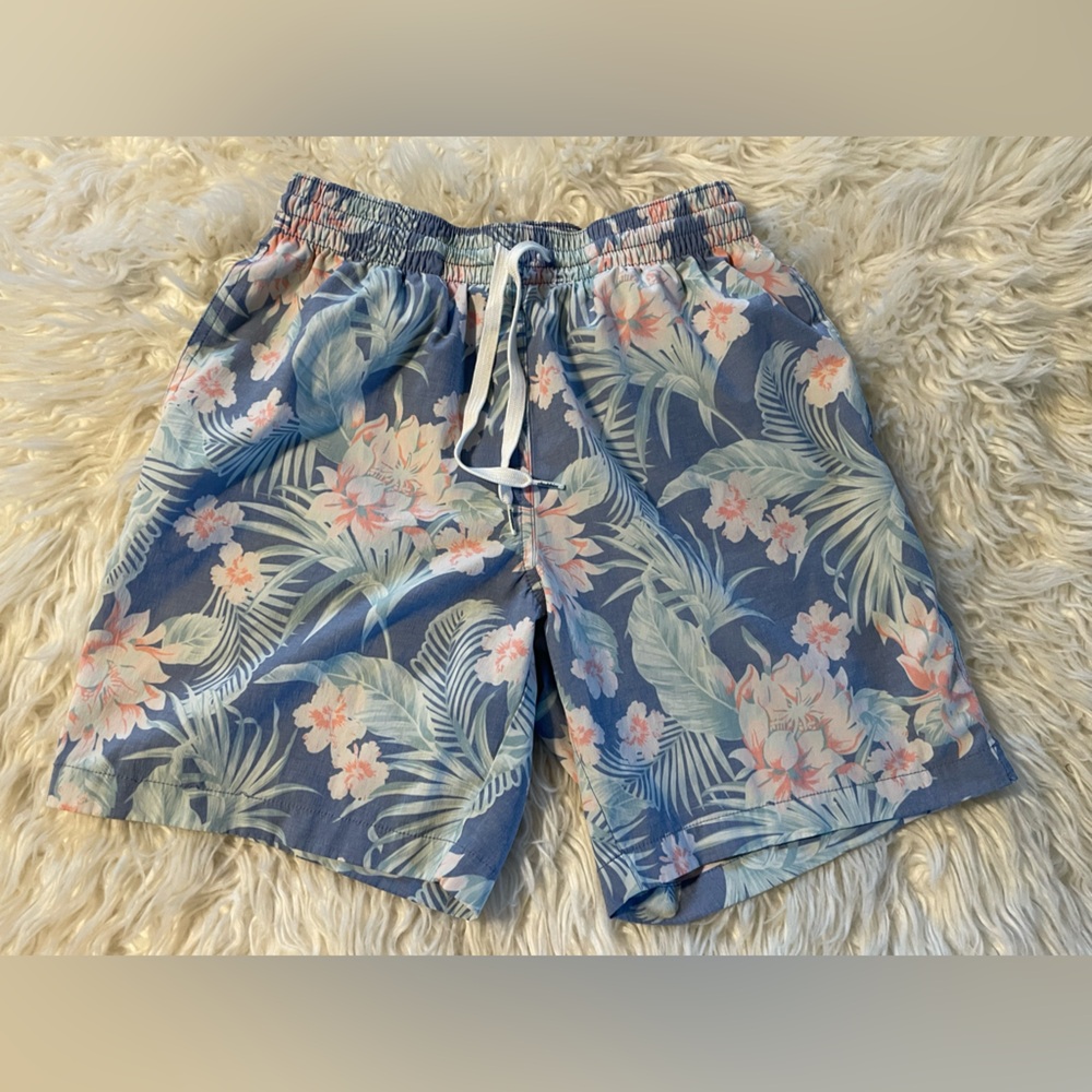 Chubbies Men’s Blue and Pink Tropical Floral Swim Trunks-Small; 7” Inseam